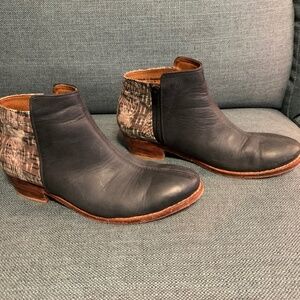 The Root Collective Espe Boot - Dusk leather & icat fabric - Size 8